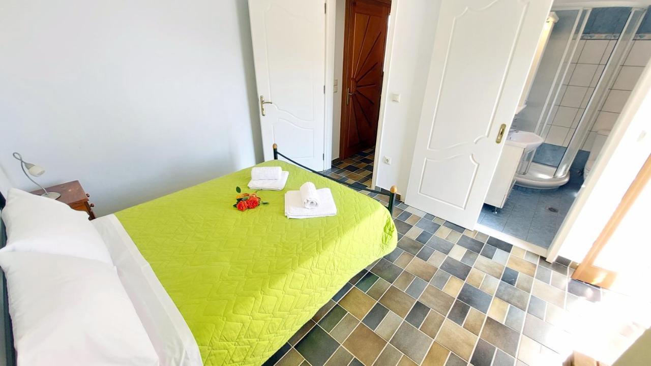 Euryclea Apartments Perachori Bagian luar foto